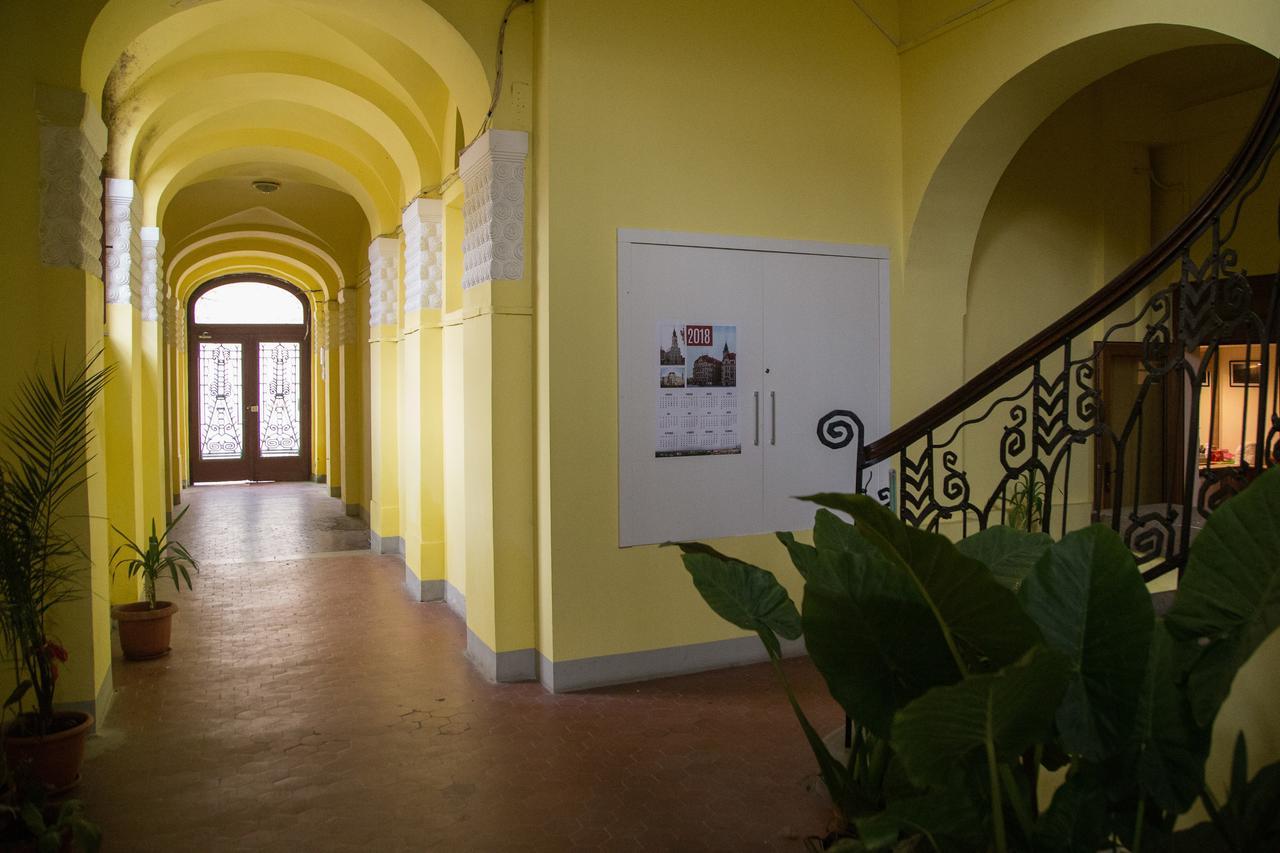 Downtown Studio Oradea Exterior photo